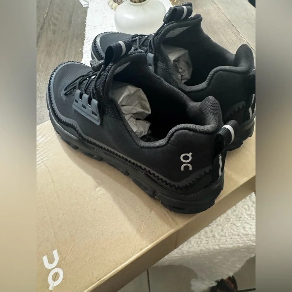 On Running Black Athletic Shoes - Picture 6 of 10